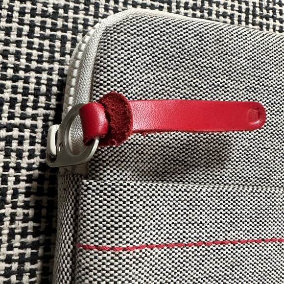 incase Terra Collection Sleeve Cream White and Fiery Red - Picture 4 of 13